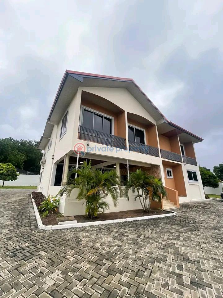 8 bedroom House For Rent Osu Accra - 0