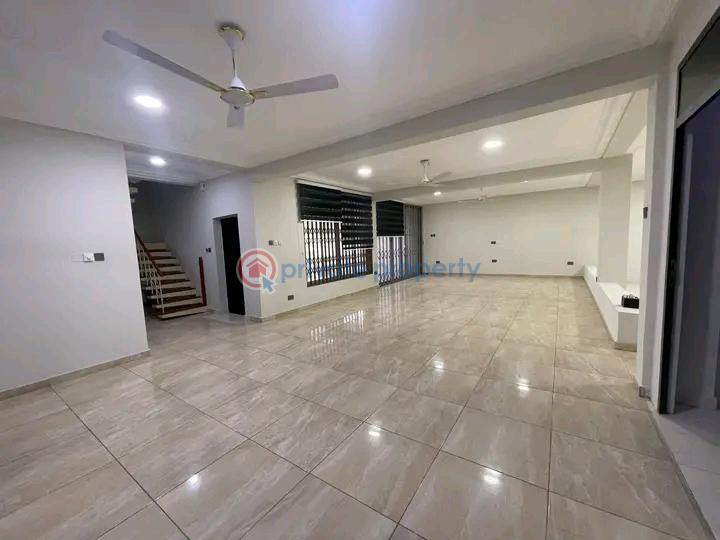 8 bedroom House For Rent Osu Accra - 8