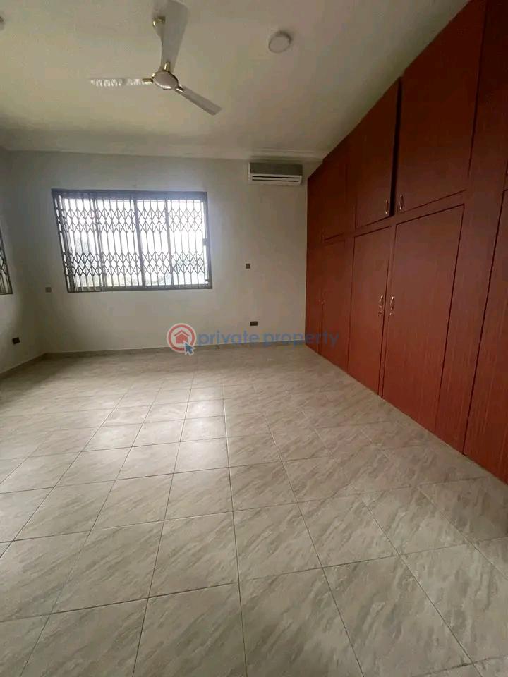 8 bedroom House For Rent Osu Accra - 3