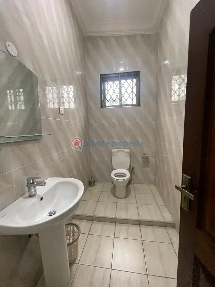 8 bedroom House For Rent Osu Accra - 4