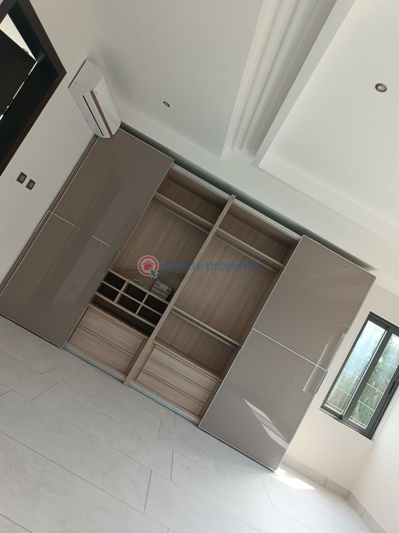 4 bedroom House For Sale Airport Residential Area Accra - 2