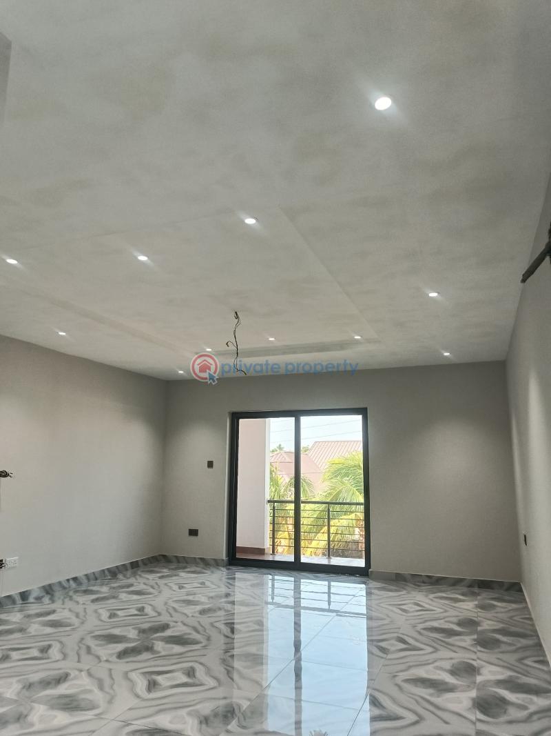 5 bedroom Detached Duplex For Sale Lakeside Estates. Adenta Municipal Accra - 3