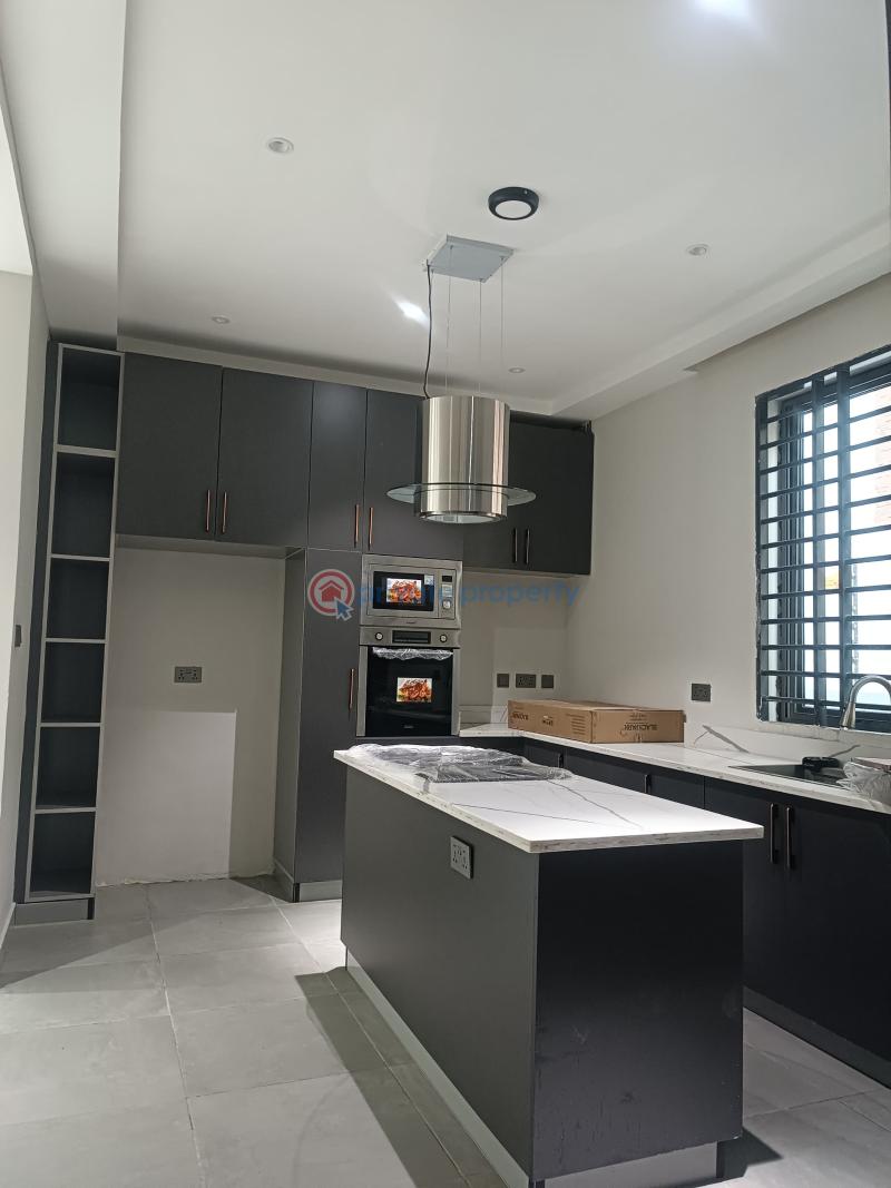 5 bedroom Detached Duplex For Sale Lakeside Estates. Adenta Municipal Accra - 1