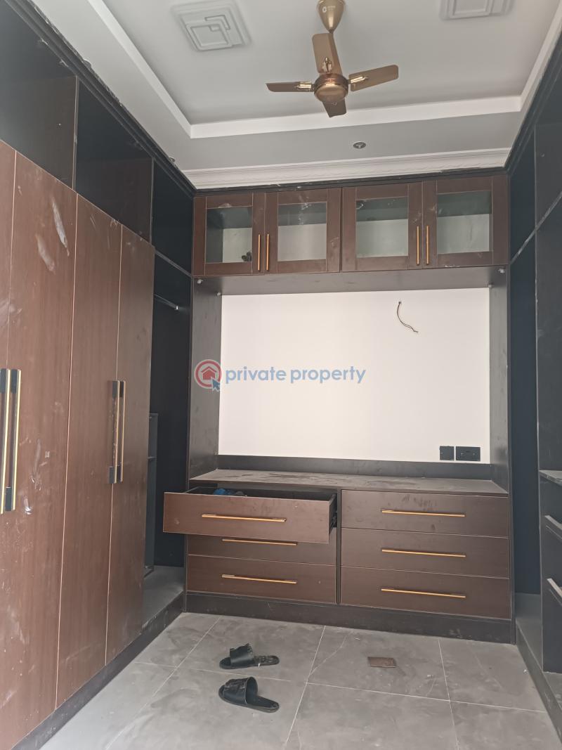 6 bedroom Detached Duplex For Sale Spintex Accra - 4