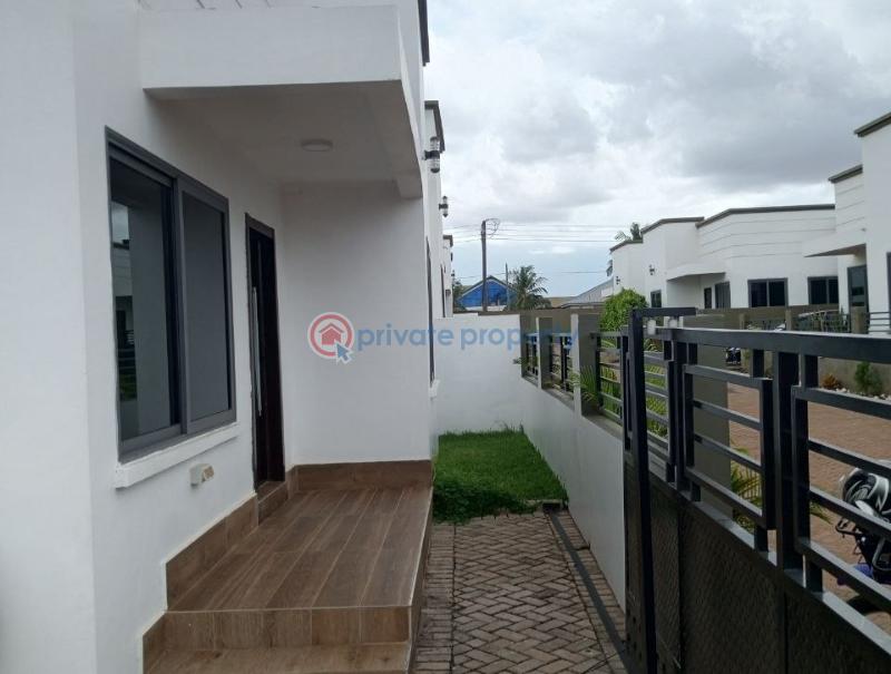 3 bedroom Townhouse For Rent Adenta Adenta Municipal Accra - 2