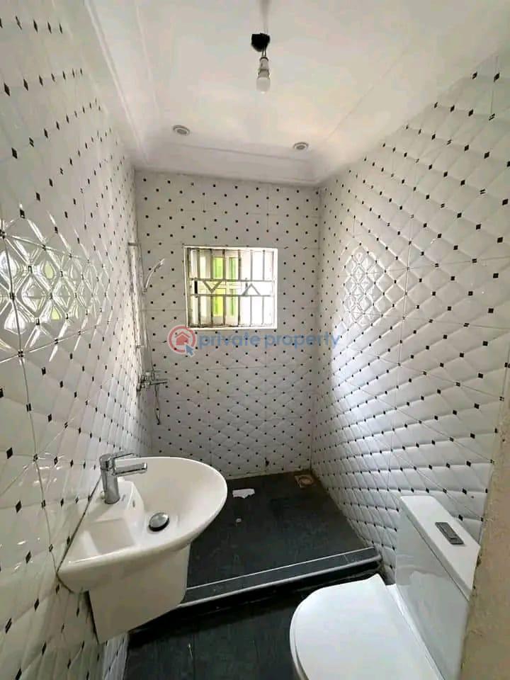 3 bedroom House For Sale Achimota Accra - 6