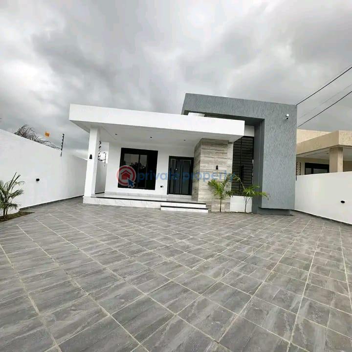 3 bedroom House For Sale Lakeside Estates. Adenta Municipal Accra - 2