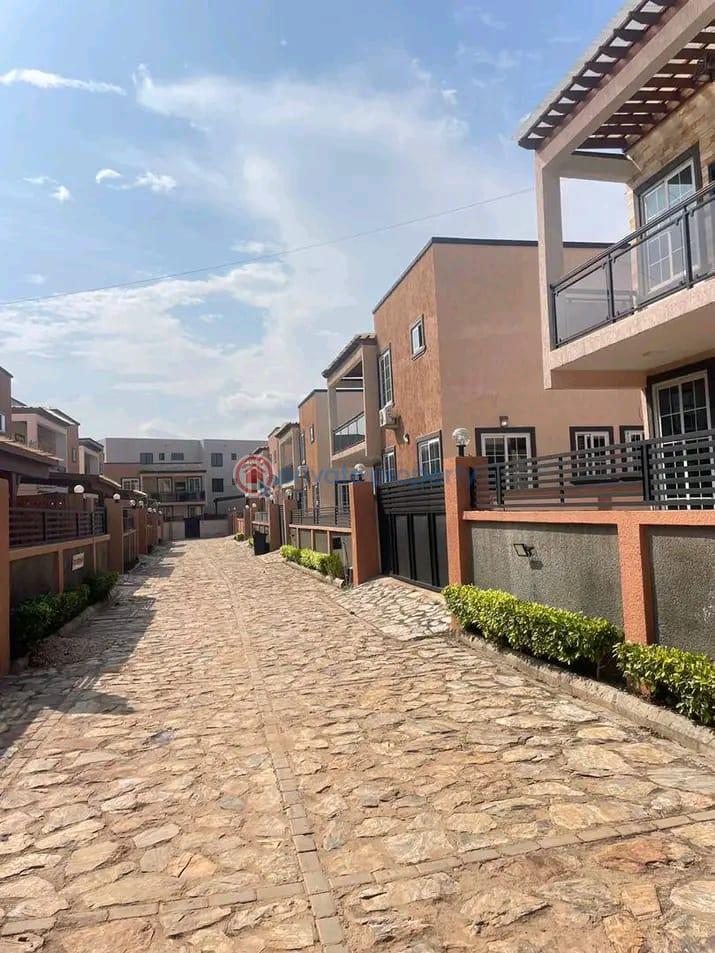 3 bedroom Townhouse For Rent East Airport Airport Residential Area Accra - 3