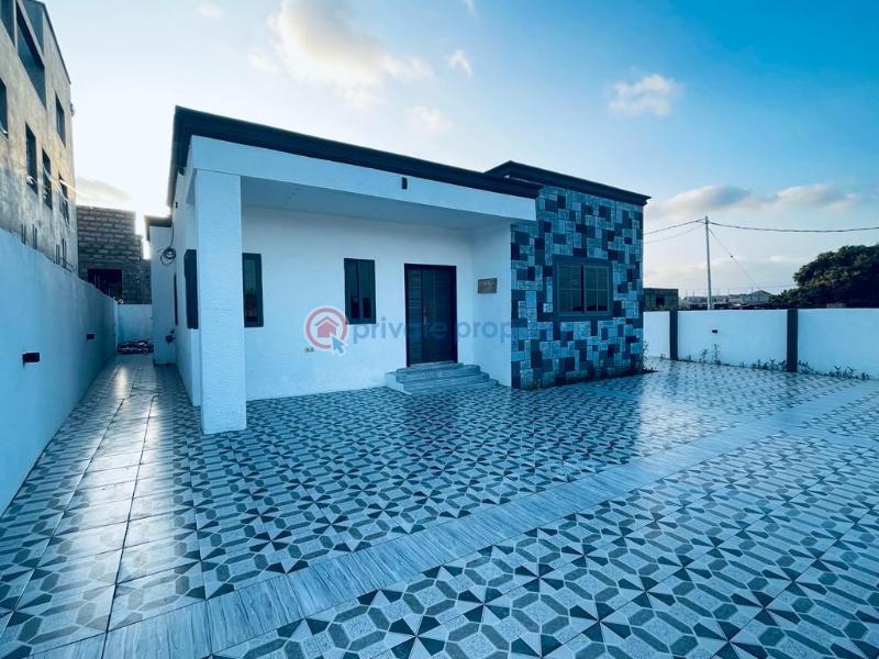 3 bedroom House For Sale Botwe Lakeside School Junction Close To The Melcom La Nkwantanang Madina Municipal Accra - 3