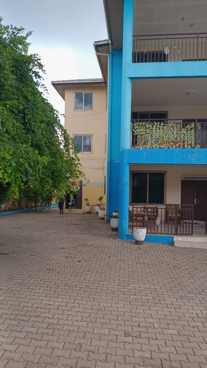 3 bedroom Apartment For Rent Holfbhikl Achimota Accra - 2