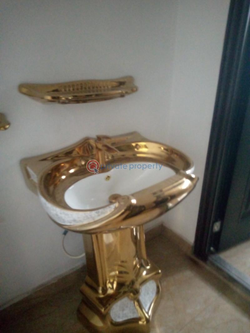 3 bedroom Apartment For Rent East Airport Airport Residential Area Accra - 5