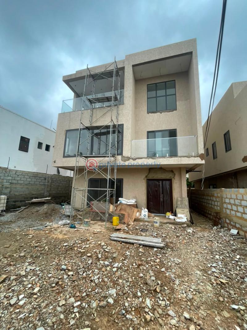 4 bedroom House For Sale East Airport Airport Residential Area Accra - 1