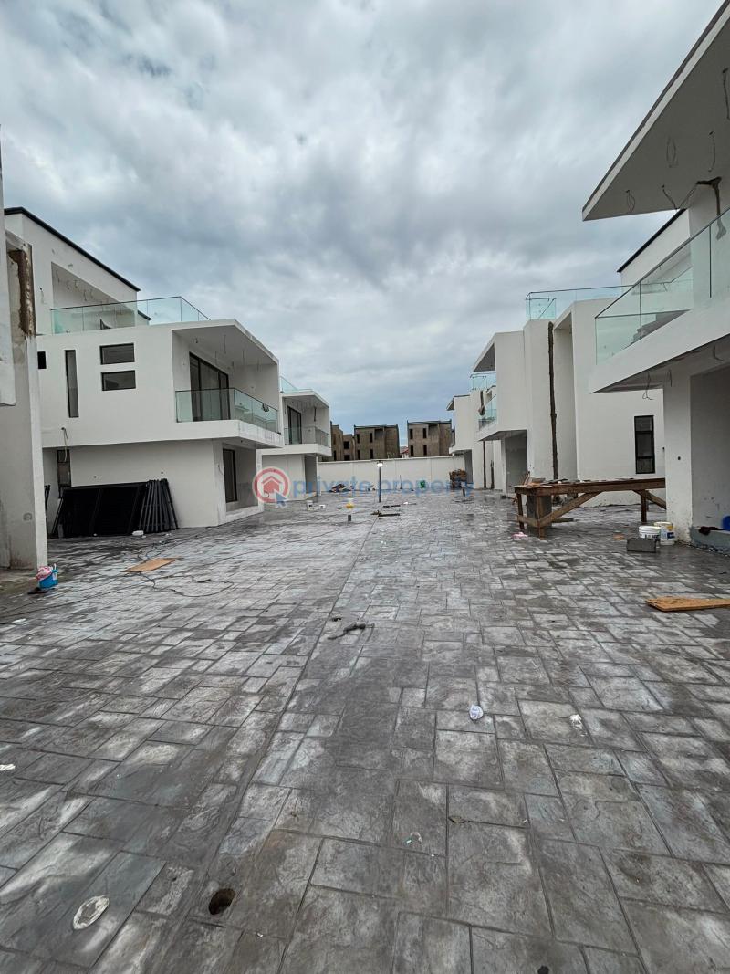 4 bedroom Townhouse For Sale East Airport Airport Residential Area Accra - 4