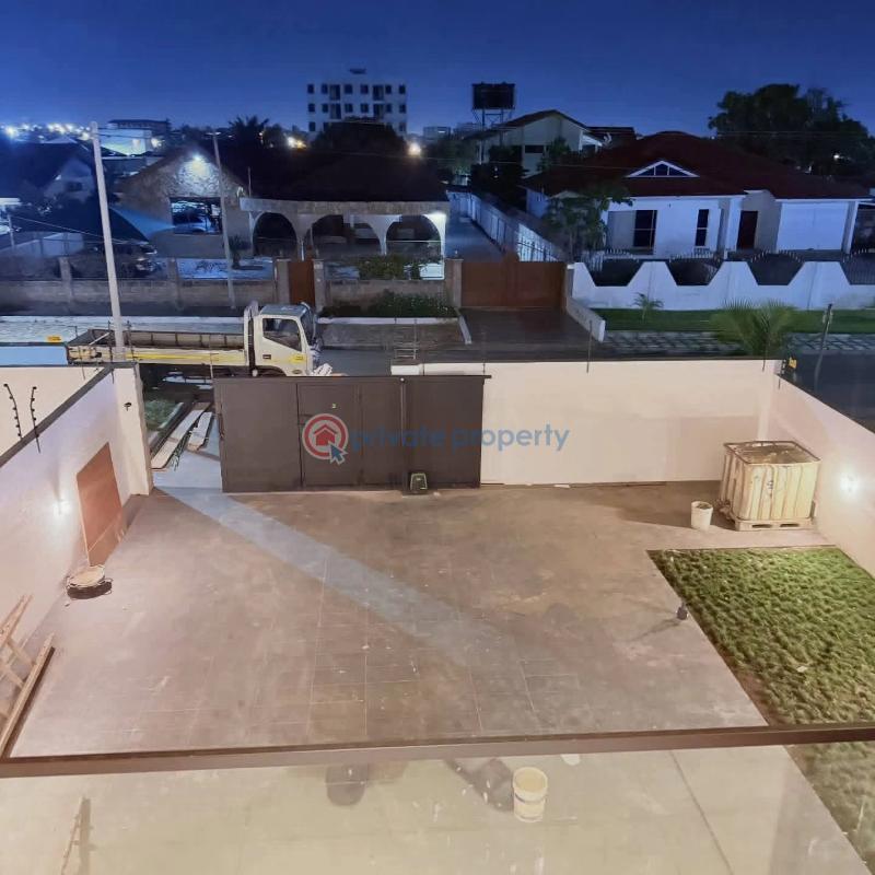 4 bedroom House For Sale Sakumono Spintex Accra - 11