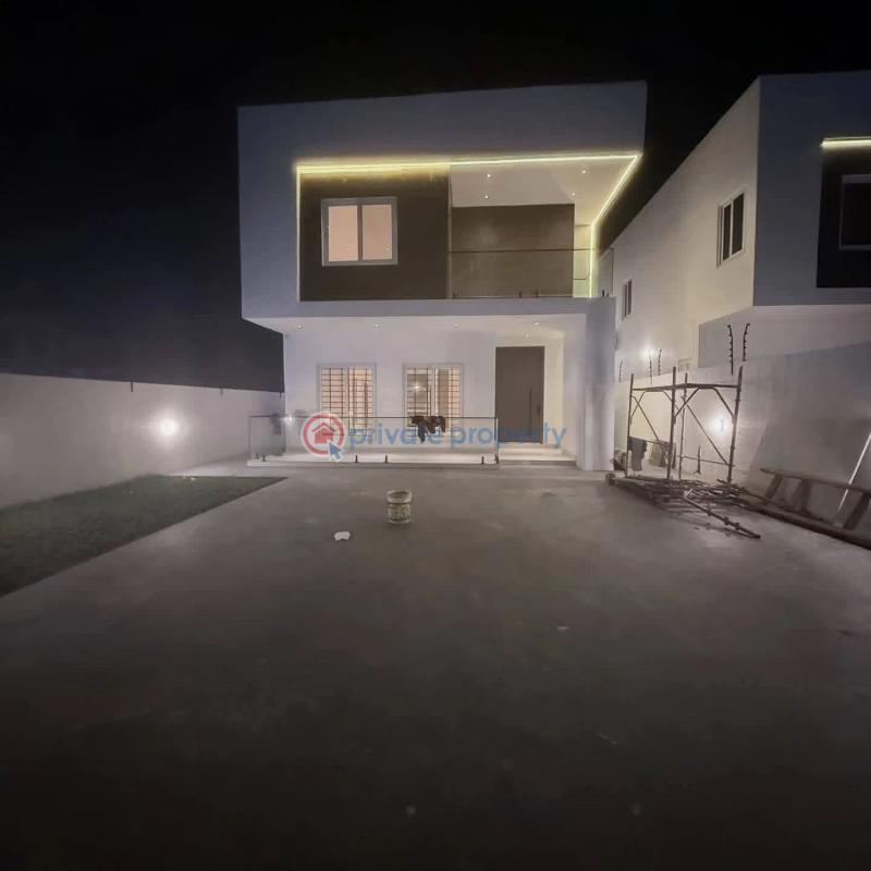 4 bedroom House For Sale Sakumono Spintex Accra - 2