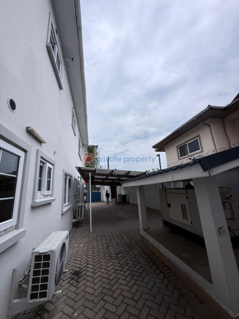 4 bedroom House For Rent East La La Dade Kotopon Municipal Accra - 11