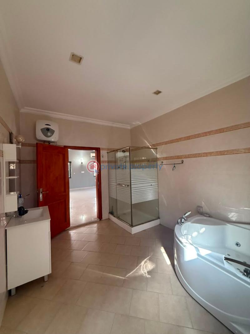4 bedroom House For Rent A&c Mall Accra East Legon  - 11
