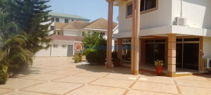 4 bedroom House For Rent The Browns Realtor ,osu Oxford Street, Around The Mtn Office Osu Road Accra - 35