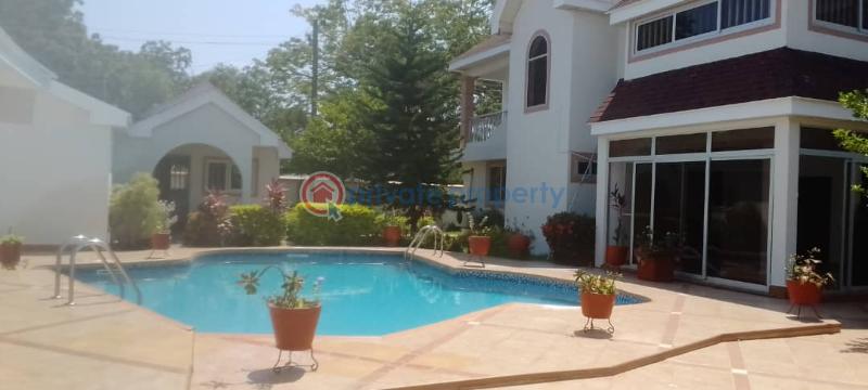 4 bedroom House For Rent The Browns Realtor ,osu Oxford Street, Around The Mtn Office Osu Road Accra - 39