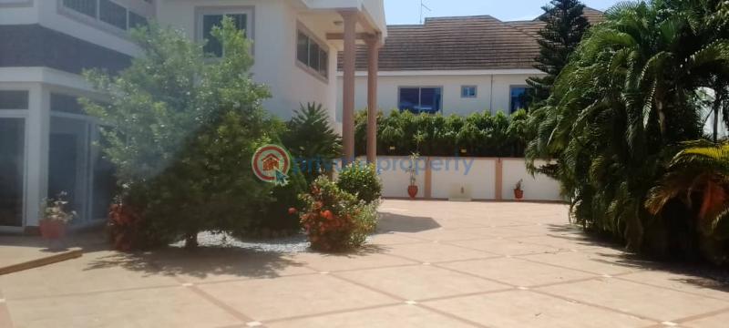 4 bedroom House For Rent The Browns Realtor ,osu Oxford Street, Around The Mtn Office Osu Road Accra - 32