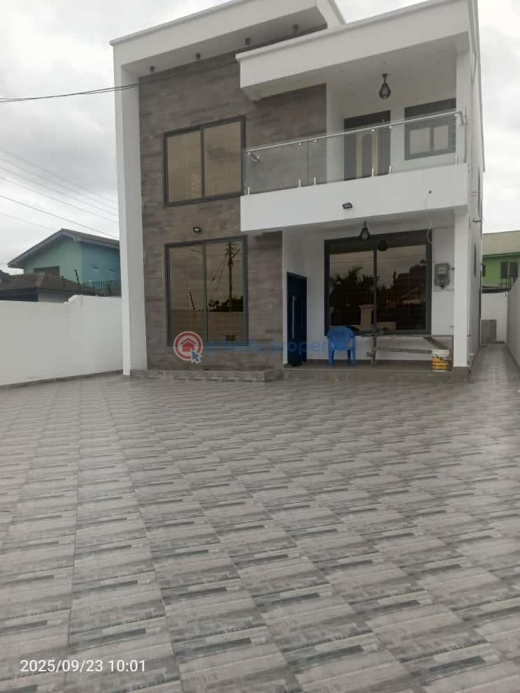 4 bedroom House For Sale Sakumono Spintex Accra - 0