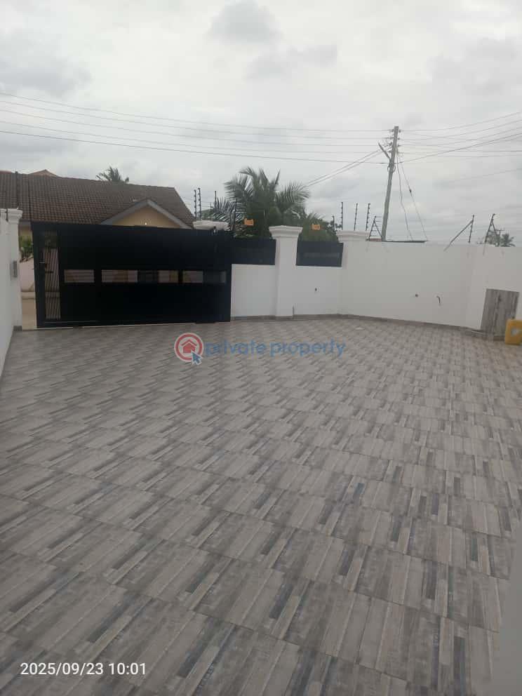 4 bedroom House For Sale Sakumono Spintex Accra - 6