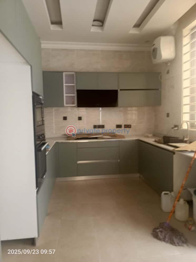 4 bedroom House For Sale Sakumono Spintex Accra - 8