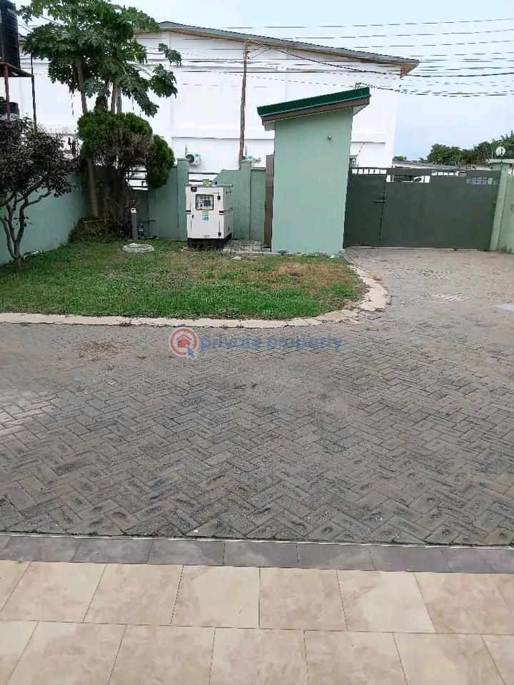 4 bedroom House For Rent Osu Accra - 6