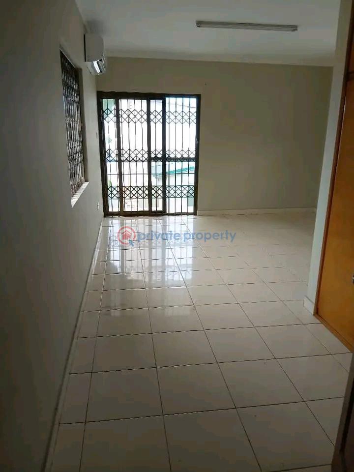 4 bedroom House For Rent Osu Accra - 7