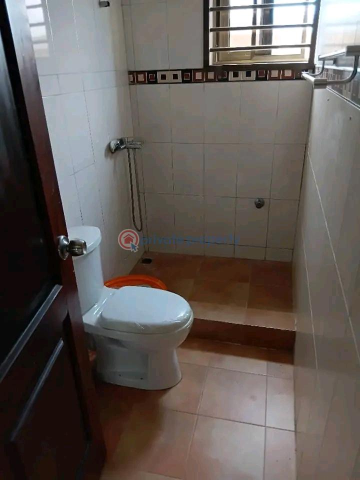4 bedroom House For Rent Osu Accra - 3