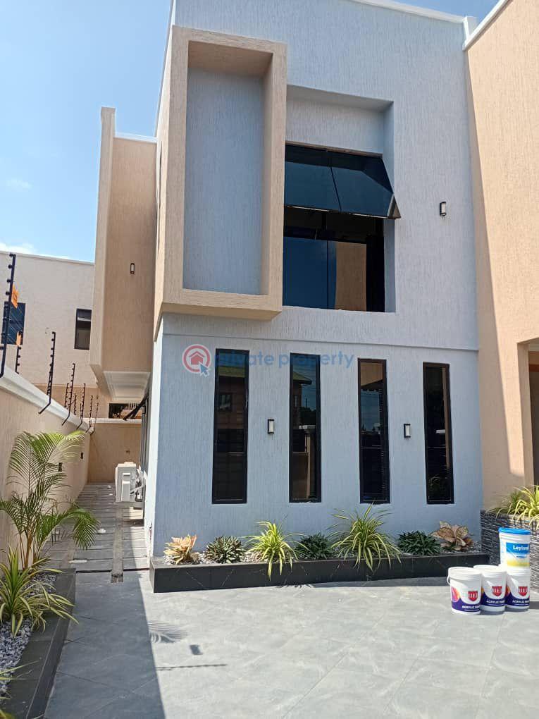 4 bedroom House For Sale North Kaneshie Accra - 4