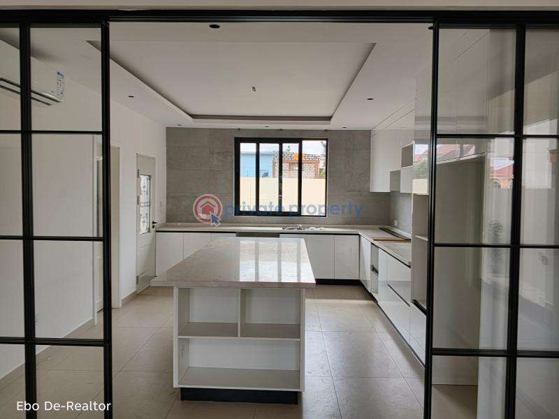 4 bedroom House For Sale School Junction Adjiringanor East Legon Accra - 3
