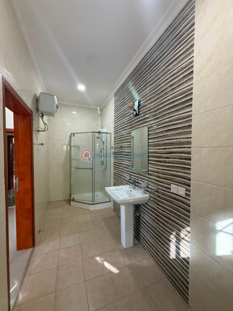 4 bedroom House For Rent A&c Mall Accra East Legon  - 9