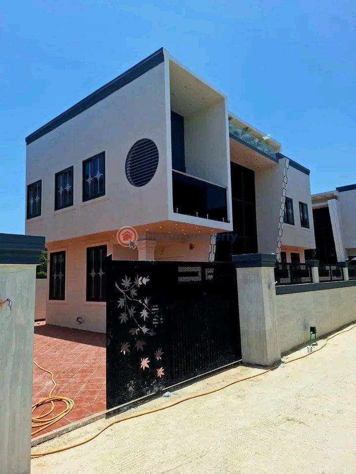 4 bedroom Townhouse For Sale Spintex Accra - 0
