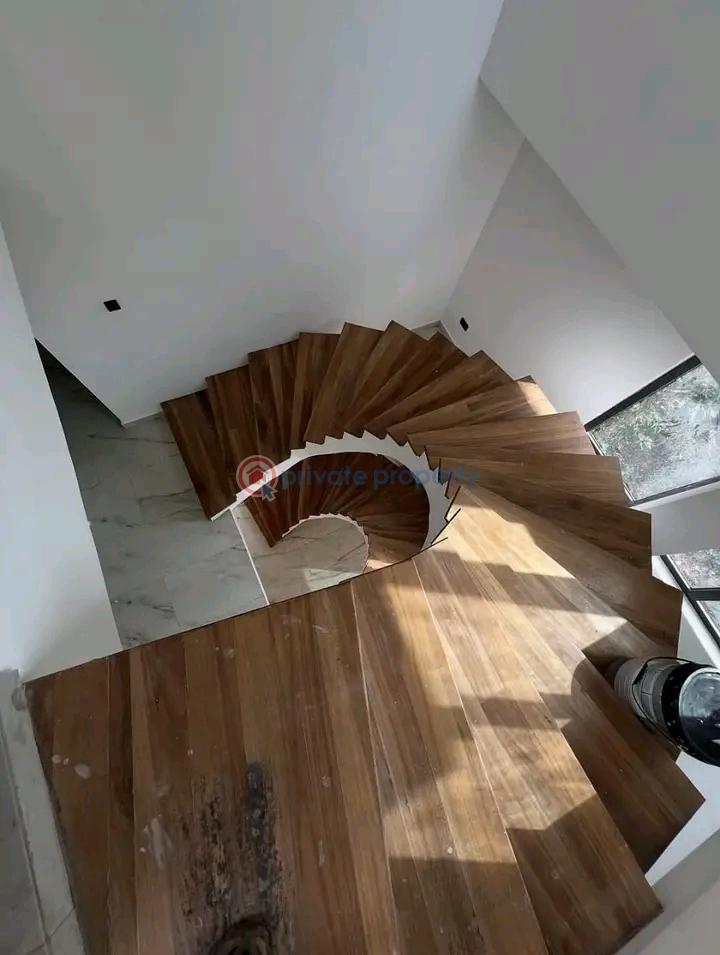 4 bedroom Townhouse For Sale East Airport Airport Residential Area Accra - 6