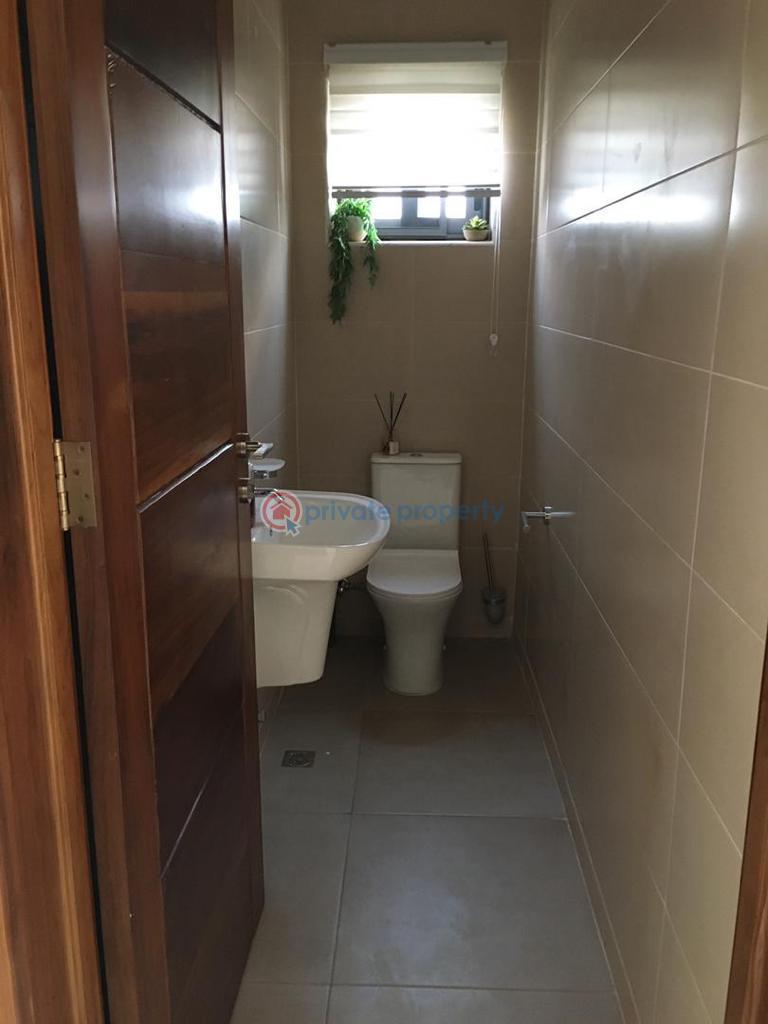 4 bedroom House For Sale Sakumono Spintex Accra - 7