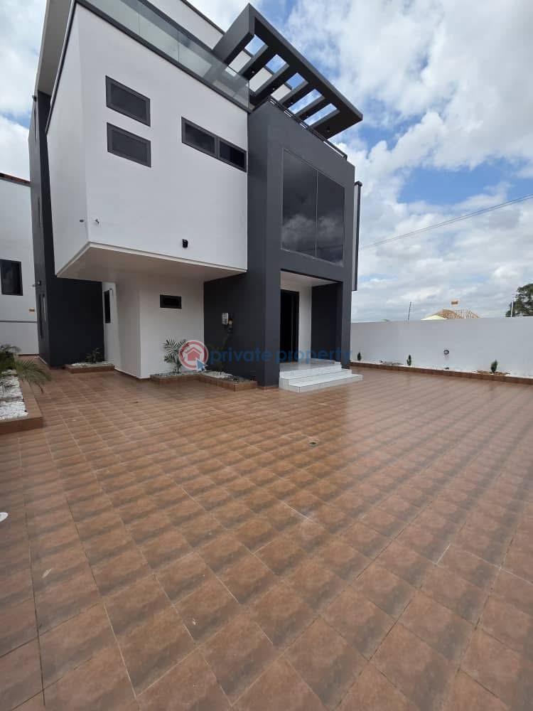 4 bedroom Detached Duplex For Sale Lakeside Estates. Adenta Municipal Accra - 14