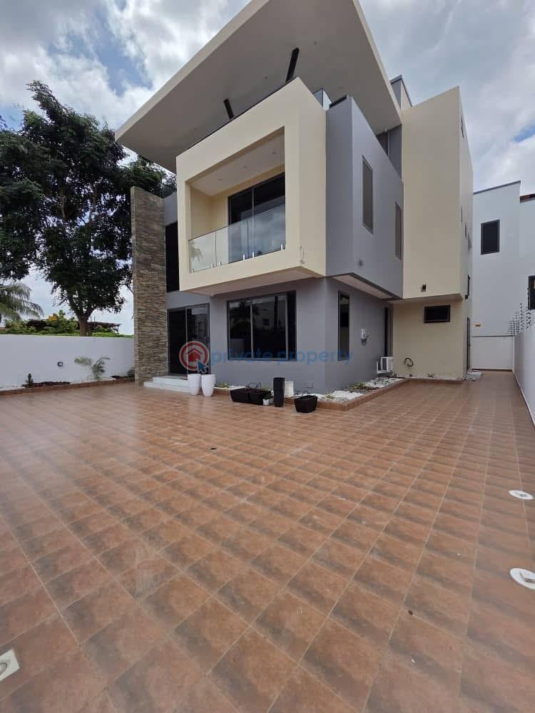 4 bedroom Detached Duplex For Sale Lakeside Estates. Adenta Municipal Accra - 11