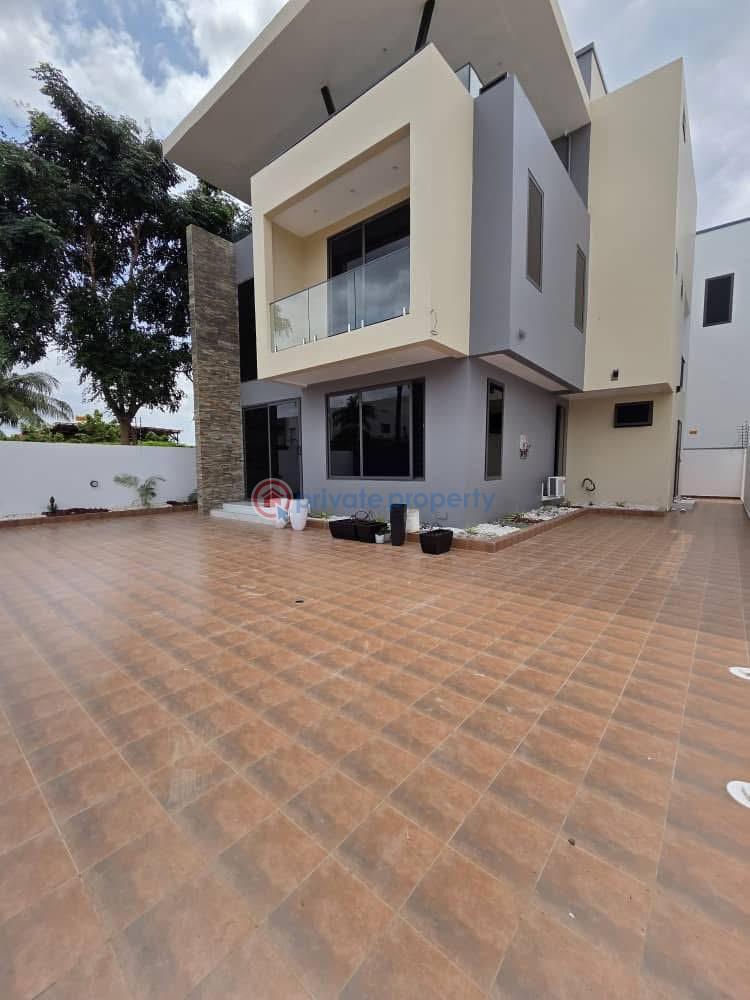 4 bedroom Detached Duplex For Sale Lakeside Estates. Adenta Municipal Accra - 12