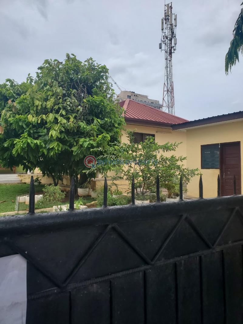 4 bedroom House For Sale Airport Residential Area Accra - 1