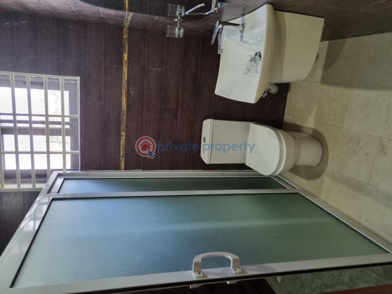 4 bedroom House For Sale Hfc Estate, Near The Police Station comm 25 Tema Accra - 15