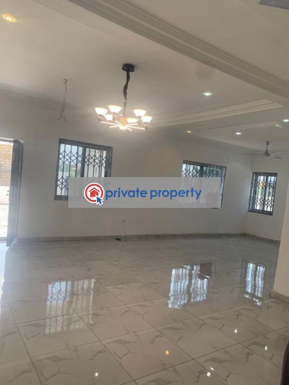 4 bedroom Townhouse For Sale &nbsp;community 25 Tema Accra - 10