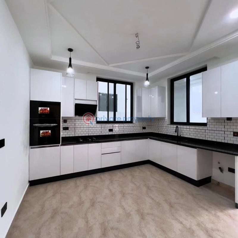 5 bedroom House For Sale East Airport Airport Residential Area Accra - 3