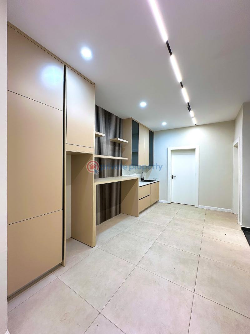 5 bedroom House For Sale East Airport Airport Residential Area Accra - 8