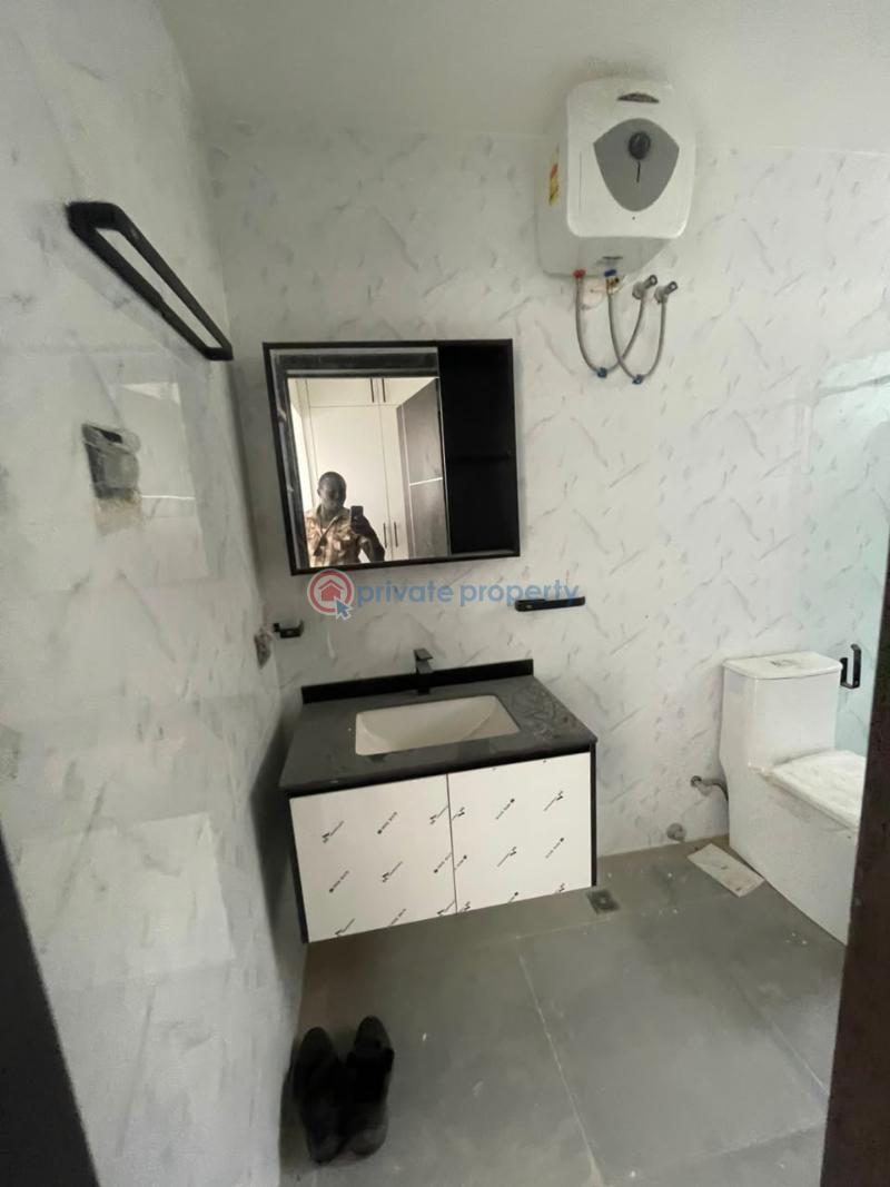 5 bedroom House For Sale East Airport Airport Residential Area Accra - 13