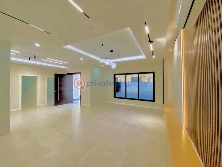 5 bedroom Townhouse For Sale East Airport Airport Residential Area Accra - 7