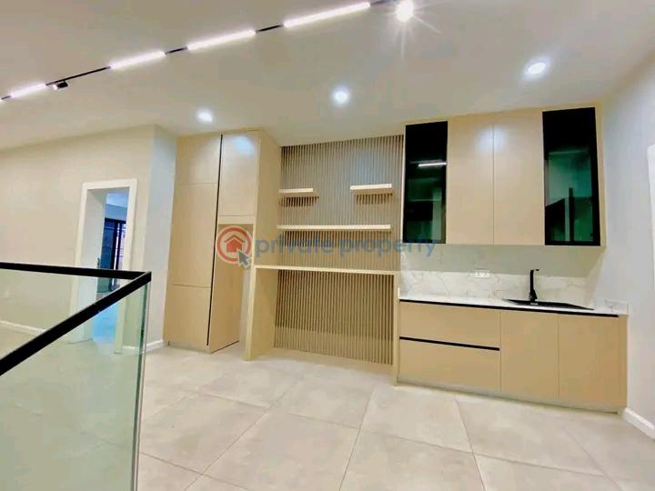 5 bedroom Townhouse For Sale East Airport Airport Residential Area Accra - 16
