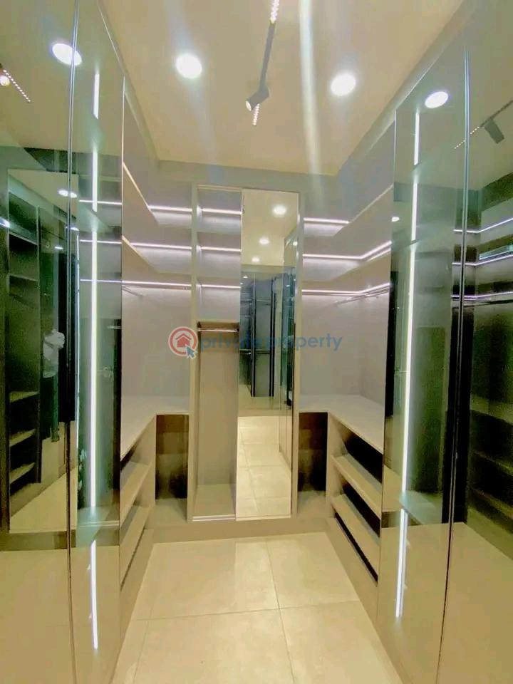 5 bedroom Townhouse For Sale East Airport Airport Residential Area Accra - 10