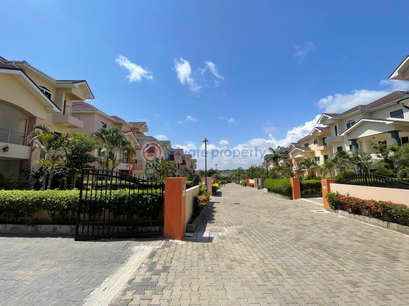 5 bedroom Townhouse For Rent Cantonments Accra - 2