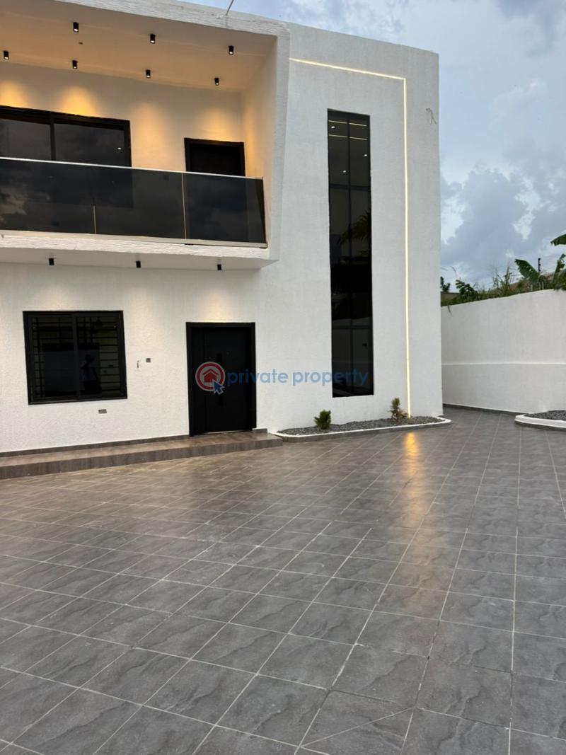 6 bedroom House For Sale On Ejisu Accra Road. Ejisu-Juaben Municipal Ashanti - 1